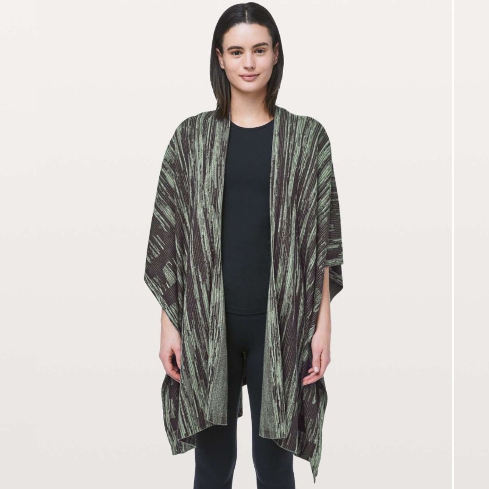Lululemon Athletica Rest is Written Wrap in Grey Sage/Dark Olive/Pine Grey
